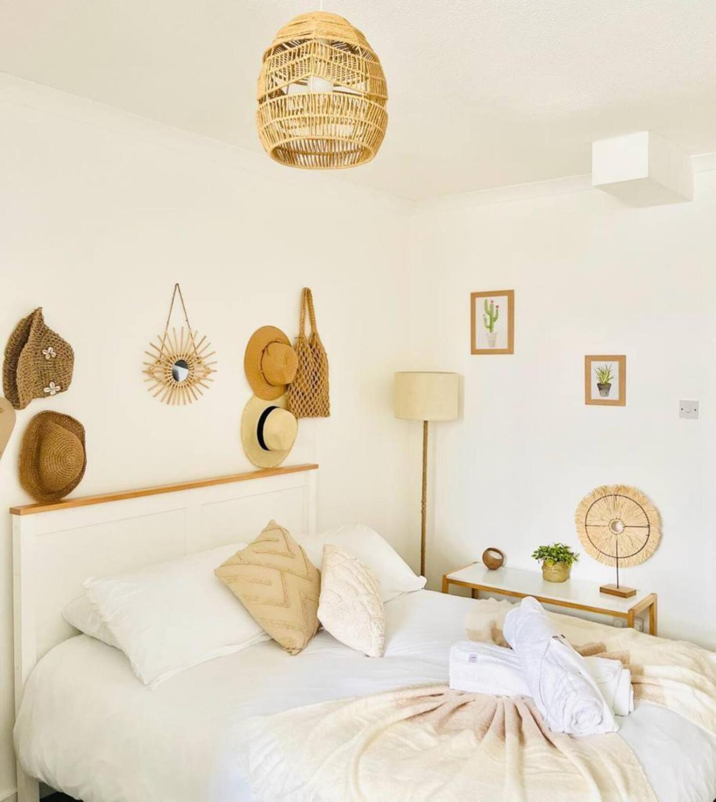 Stunning 3 Double Bedroom Beach Front Apartment Portsmouth Extérieur photo