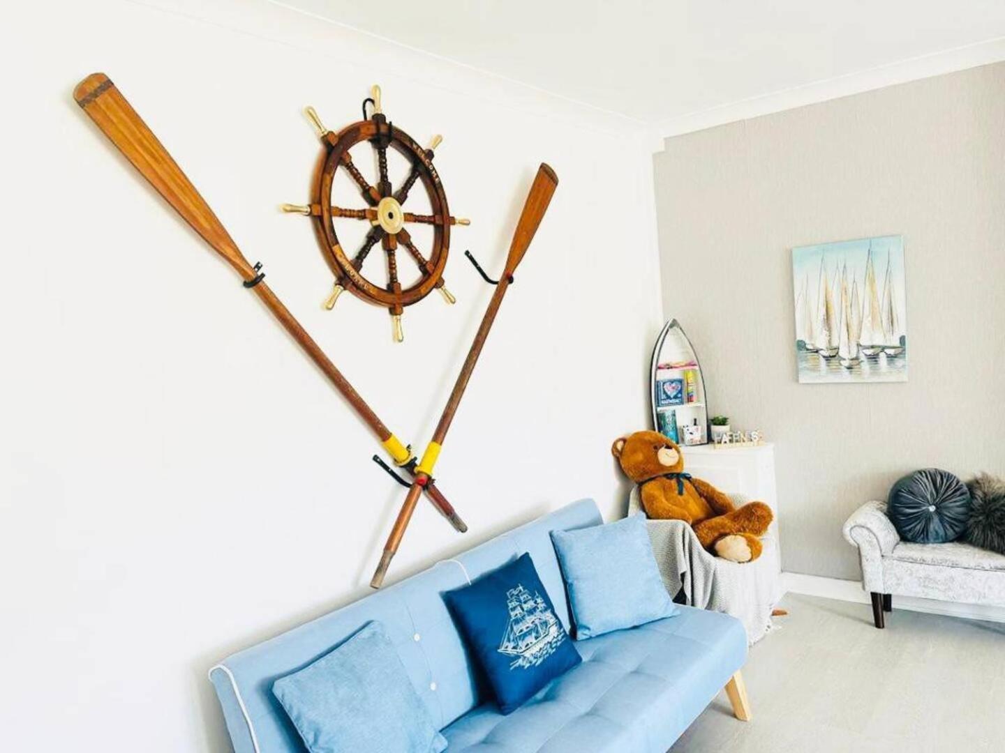 Stunning 3 Double Bedroom Beach Front Apartment Portsmouth Extérieur photo