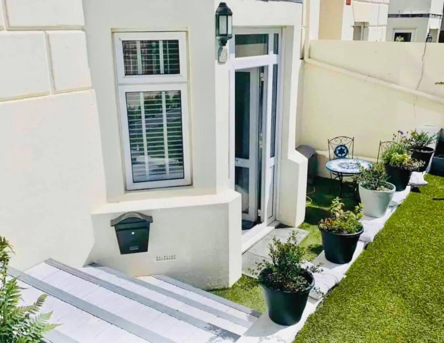 Stunning 3 Double Bedroom Beach Front Apartment Portsmouth Extérieur photo
