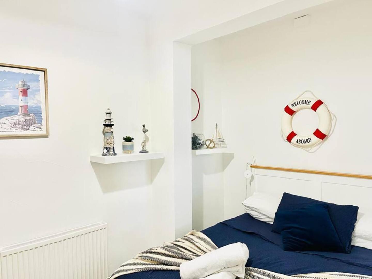 Stunning 3 Double Bedroom Beach Front Apartment Portsmouth Extérieur photo